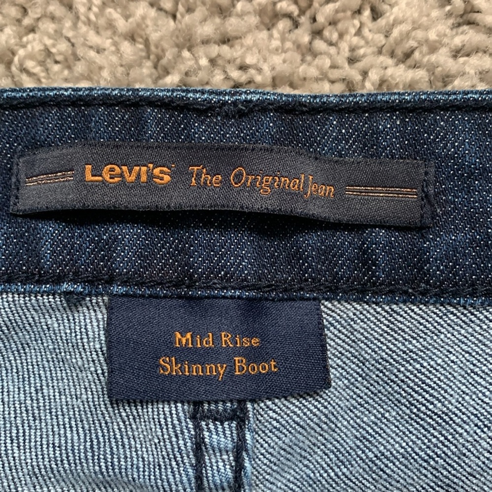 Levi’s Mid Rise Skinny Boot - Picture 9 of 16